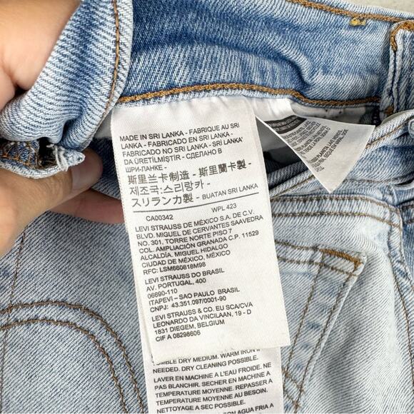 Levi's Women's Wedgie Straight Fit Distressed Knee Jeans Light Wash Size 30 - Picture 13 of 15